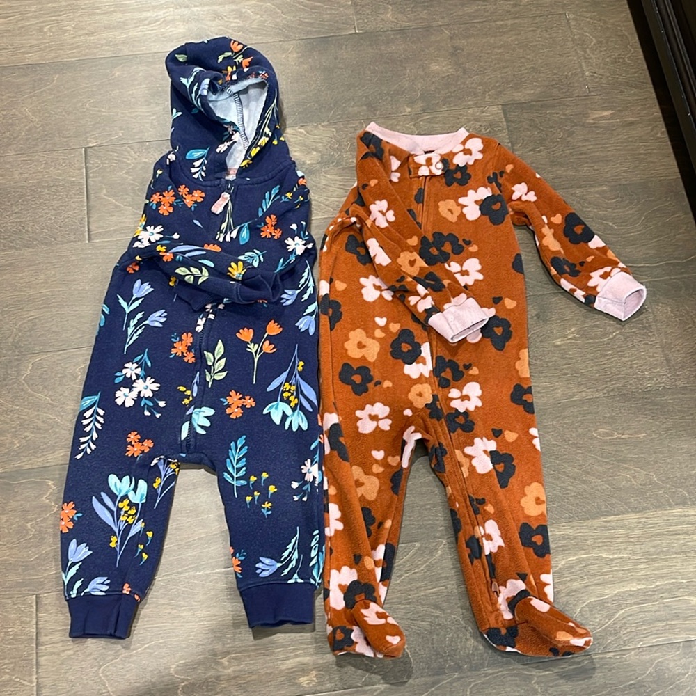 Baby Girl 2pc Carters 9M Winter Romber/ Onesie